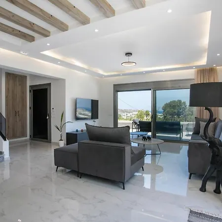 Madi Вилла Фалираки