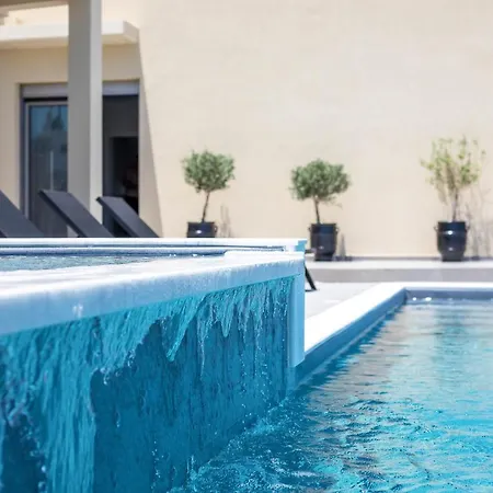 Madi Вилла Фалираки